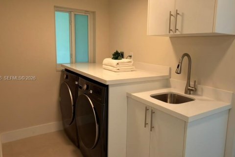 Casa en venta en Palmetto Bay, Florida, 5 dormitorios, 252.88 m2 № 2388032 - foto 14