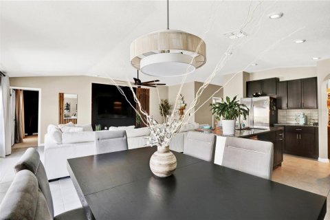 House in Sun City Center, Florida 4 bedrooms, 179.77 sq.m. № 1686744 - photo 24