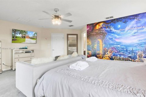 House in Davenport, Florida 5 bedrooms, 299.24 sq.m. № 1834457 - photo 15