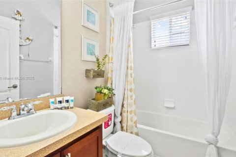 House in Davenport, Florida 5 bedrooms, 299.24 sq.m. № 1834457 - photo 14