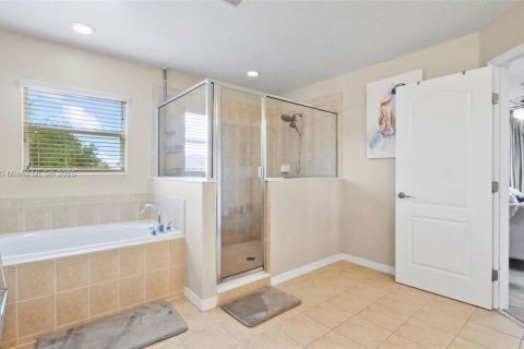 House in Davenport, Florida 5 bedrooms, 299.24 sq.m. № 1834457 - photo 26