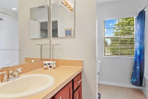 House in Davenport, Florida 5 bedrooms, 299.24 sq.m. № 1834457 - photo 29