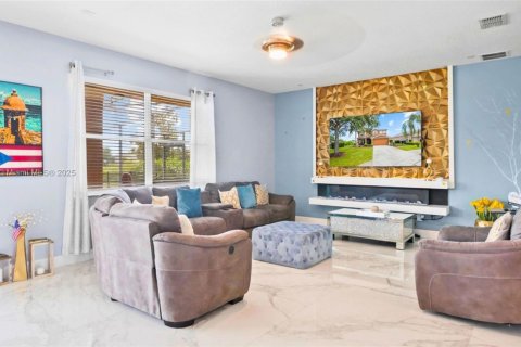 House in Davenport, Florida 5 bedrooms, 299.24 sq.m. № 1834457 - photo 22