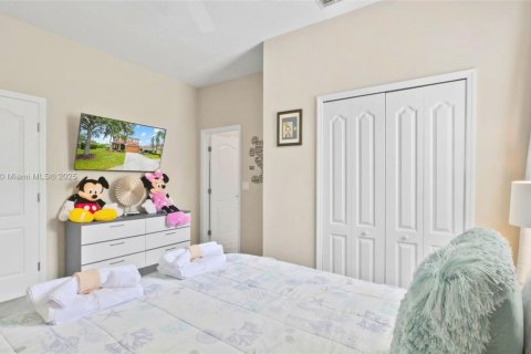 House in Davenport, Florida 5 bedrooms, 299.24 sq.m. № 1834457 - photo 23