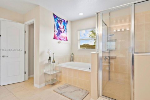 House in Davenport, Florida 5 bedrooms, 299.24 sq.m. № 1834457 - photo 27