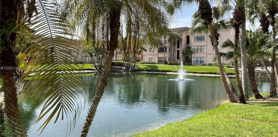 Кондоминиум с 1 спальней в Дейви, Флорида № 2066823