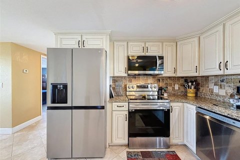 House in Hudson, Florida 2 bedrooms, 123.19 sq.m. № 1918684 - photo 17