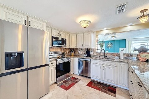 House in Hudson, Florida 2 bedrooms, 123.19 sq.m. № 1918684 - photo 14