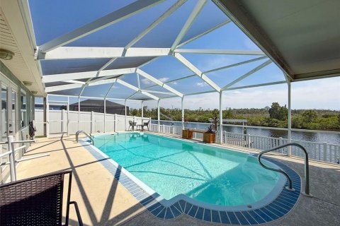 House in Hudson, Florida 2 bedrooms, 123.19 sq.m. № 1918684 - photo 4