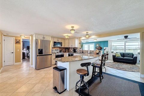 House in Hudson, Florida 2 bedrooms, 123.19 sq.m. № 1918684 - photo 12