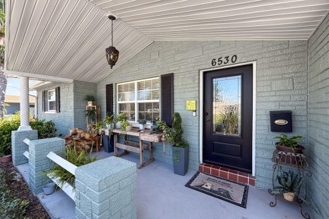 House in Hudson, Florida 2 bedrooms, 123.19 sq.m. № 1918684 - photo 7