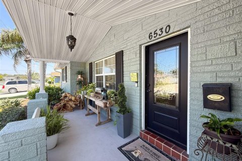 House in Hudson, Florida 2 bedrooms, 123.19 sq.m. № 1918684 - photo 6
