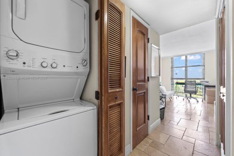 Copropriété à vendre à Miami, Floride: 2 chambres, 141.21 m2 № 1859149 - photo 15