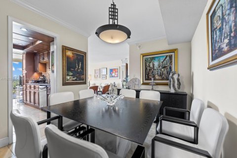 Copropriété à vendre à Miami, Floride: 2 chambres, 141.21 m2 № 1859149 - photo 6