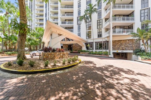 Copropriété à vendre à Miami, Floride: 2 chambres, 141.21 m2 № 1859149 - photo 28