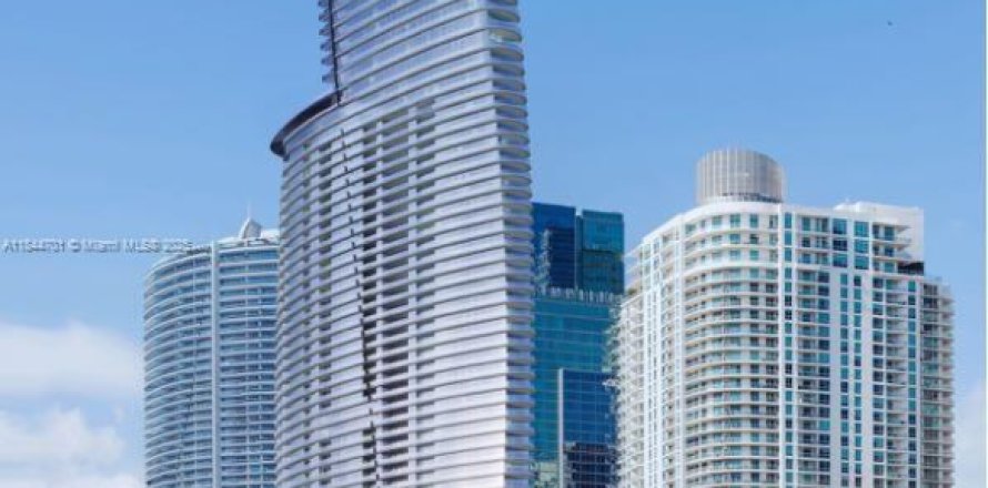 Condominio en Miami, Florida, 1 dormitorio  № 1839760