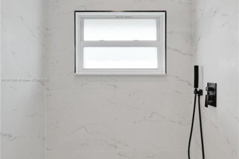 Casa en venta en Tamarac, Florida, 4 dormitorios, 132.29 m2 № 1968574 - foto 29