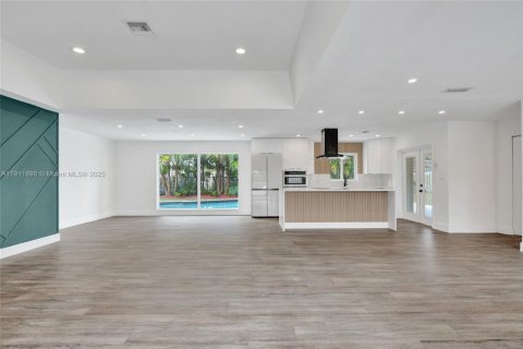 Casa en venta en Tamarac, Florida, 4 dormitorios, 132.29 m2 № 1968574 - foto 4