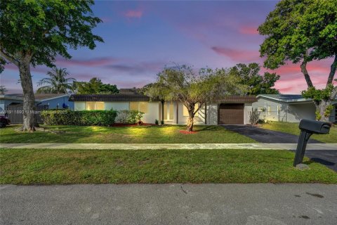 Casa en venta en Tamarac, Florida, 4 dormitorios, 132.29 m2 № 1968574 - foto 11
