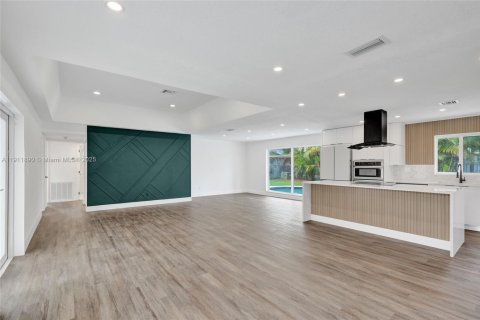 Casa en venta en Tamarac, Florida, 4 dormitorios, 132.29 m2 № 1968574 - foto 5