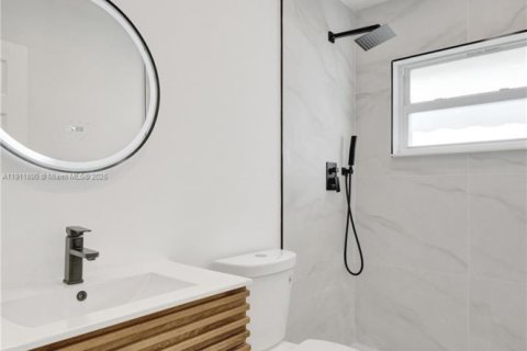 Casa en venta en Tamarac, Florida, 4 dormitorios, 132.29 m2 № 1968574 - foto 18