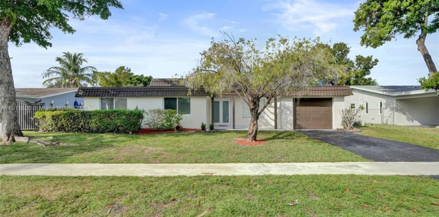 Casa en Tamarac, Florida 4 dormitorios, 132.29 m2 № 1968574