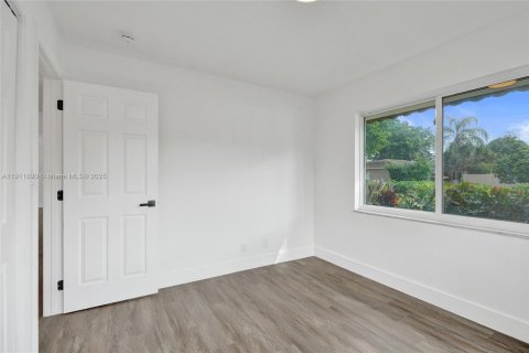 Casa en venta en Tamarac, Florida, 4 dormitorios, 132.29 m2 № 1968574 - foto 25