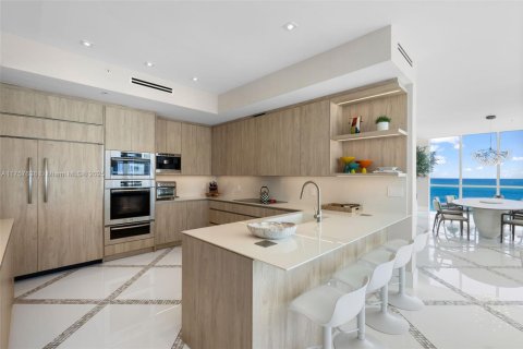 Copropriété à louer à Miami Beach, Floride: 4 chambres, 324.88 m2 № 1868452 - photo 12