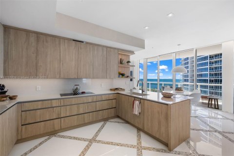 Copropriété à louer à Miami Beach, Floride: 4 chambres, 324.88 m2 № 1868452 - photo 14