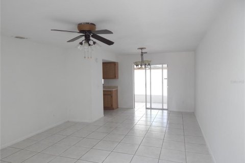 House in Kissimmee, Florida 3 bedrooms, 118.08 sq.m. № 1615379 - photo 2