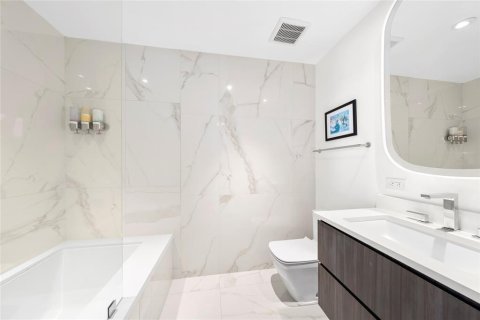 Купить кондоминиум в Форт-Лодердейл, Флорида 2 комнаты, 220.36м2, № 2083056 - фото 25