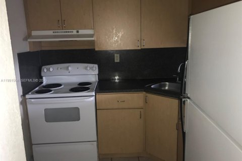 Condominio en alquiler en Miami, Florida, 1 dormitorio, 56.21 m2 № 2057579 - foto 2