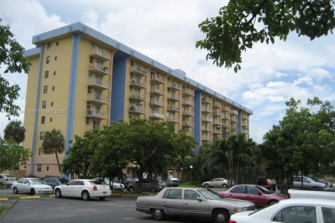 Condominio en Miami, Florida, 1 dormitorio  № 2057579