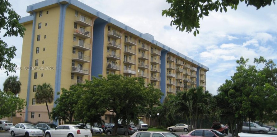 Condominio en Miami, Florida, 1 dormitorio  № 2057579