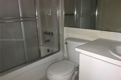 Condominio en alquiler en Miami, Florida, 1 dormitorio, 56.21 m2 № 2057579 - foto 5