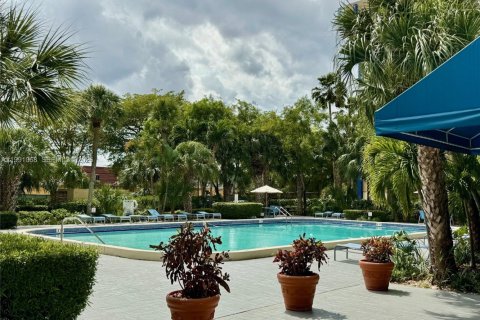Condominio en alquiler en Miami, Florida, 1 dormitorio, 56.21 m2 № 2057579 - foto 11