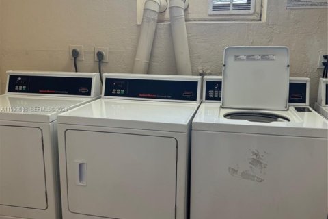 Condominio en alquiler en Miami, Florida, 1 dormitorio, 56.21 m2 № 2057579 - foto 9