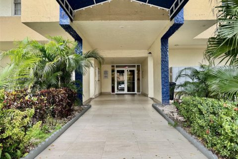 Condominio en alquiler en Miami, Florida, 1 dormitorio, 56.21 m2 № 2057579 - foto 13