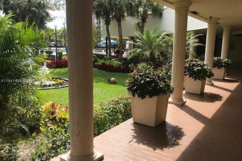 Condo in Sunny Isles Beach, Florida, 1 bedroom  № 1999894 - photo 10