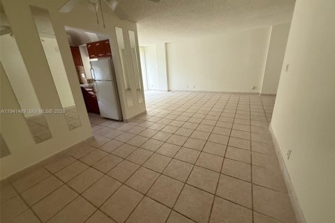 Condo in Sunny Isles Beach, Florida, 1 bedroom  № 1999894 - photo 29