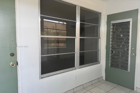 Купить кондоминиум в Холливуд, Флорида 1 спальня, 53.88м2, № 1799496 - фото 3