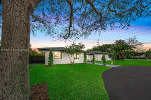 Casa en venta en Palmetto Bay, Florida, 5 dormitorios, 332.4 m2 № 2049536 - foto 3