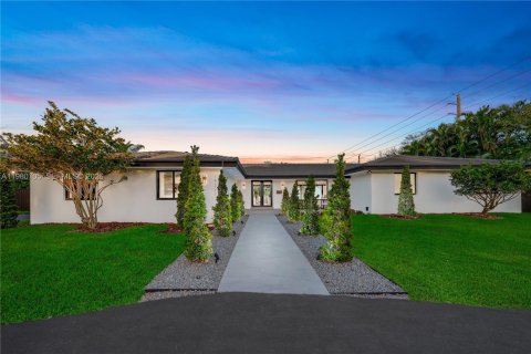 Villa ou maison à Palmetto Bay, Floride 5 chambres, 332.4 m2 № 2049536