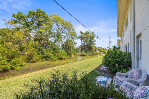 Condo in Saint Petersburg, Florida, 1 bedroom № 2122523 - photo 22
