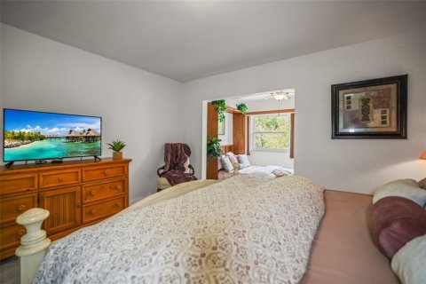Condo in Saint Petersburg, Florida, 1 bedroom № 2122523 - photo 13