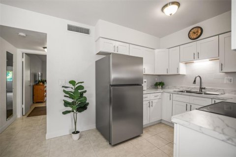 Condo in Saint Petersburg, Florida, 1 bedroom № 2122523 - photo 8