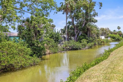 Condo in Saint Petersburg, Florida, 1 bedroom № 2122523 - photo 26