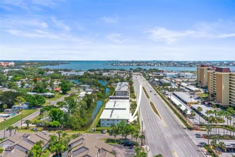 Condo in Saint Petersburg, Florida, 1 bedroom № 2122523 - photo 28