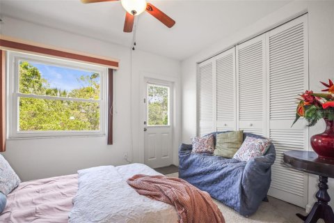 Condo in Saint Petersburg, Florida, 1 bedroom № 2122523 - photo 19