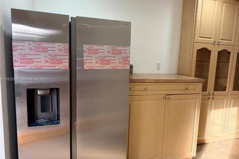 House in West Miami, Florida 4 bedrooms, 185.8 sq.m. № 1994137 - photo 22